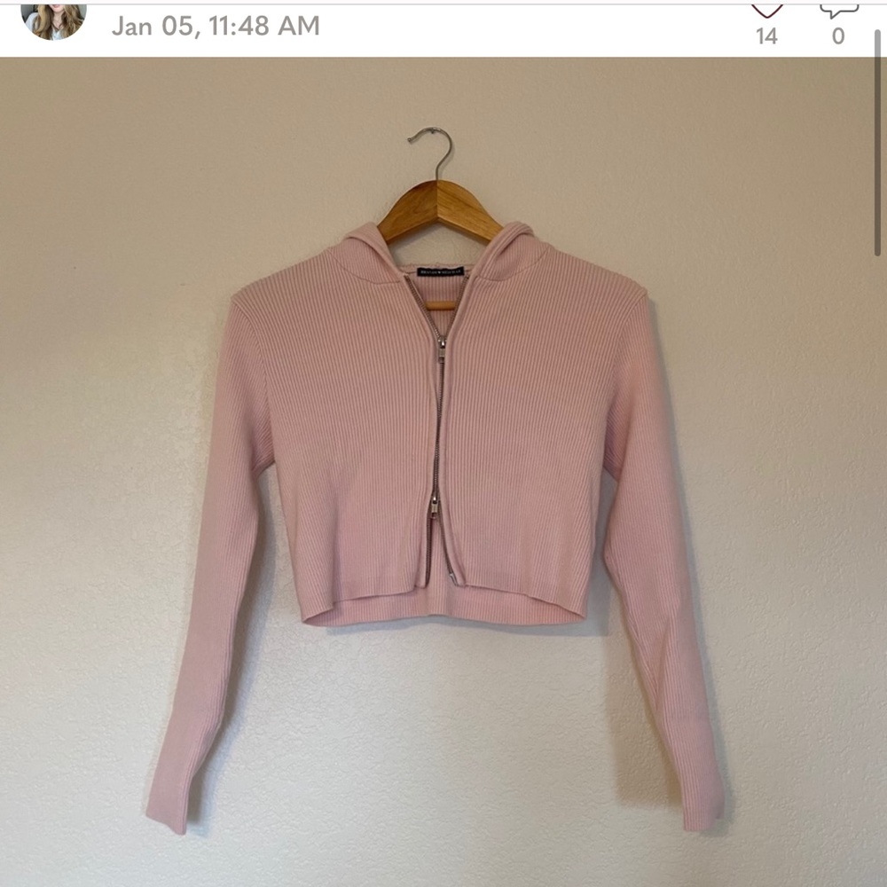 Is anyone selling this cropped light pink Arden hoodie from brandy??